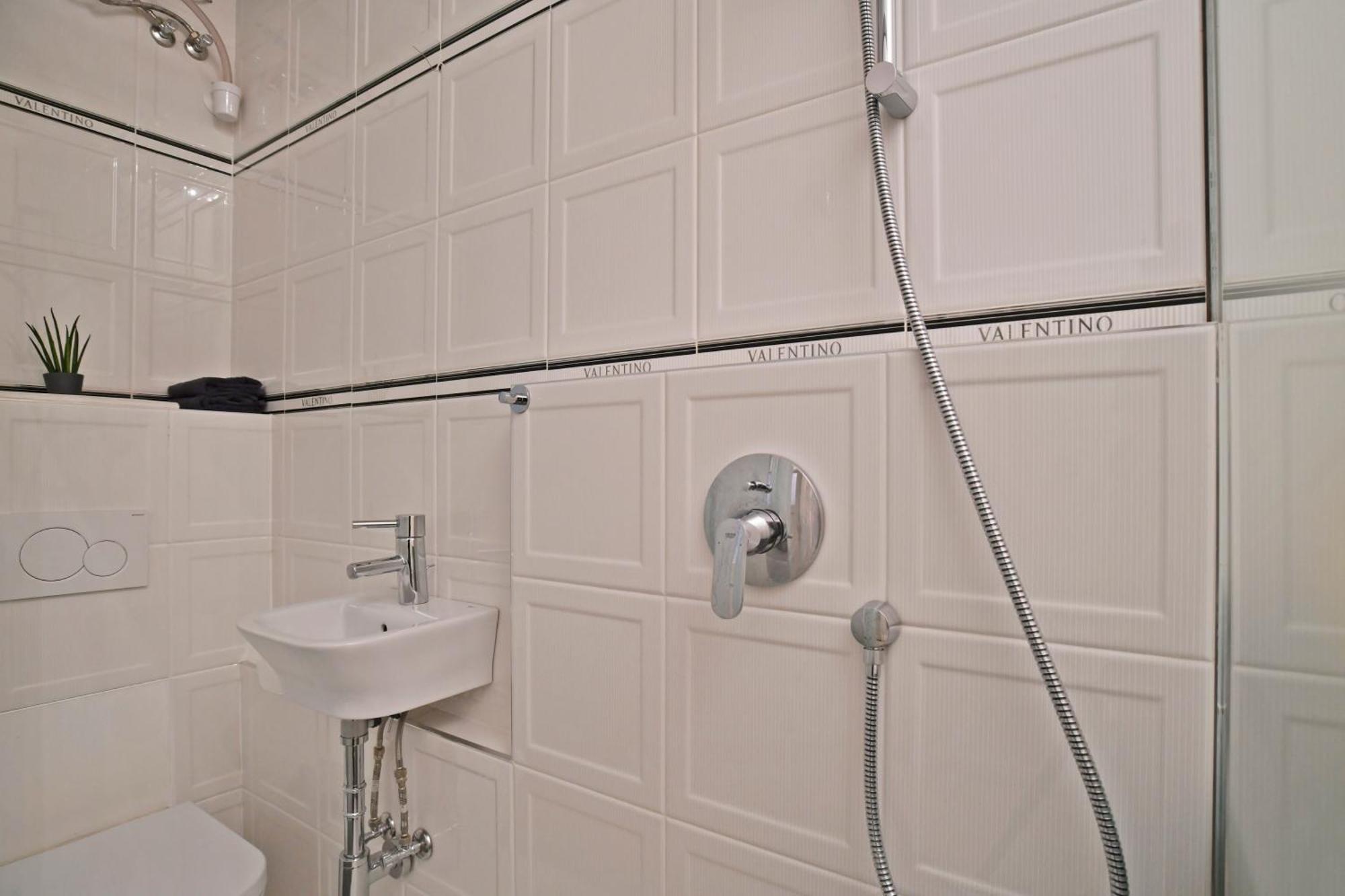 Luxuryflat Near Centre On118 Sqm, 3Br,2Bth,8Bed,Ac Lejlighed Budapest Eksteriør billede