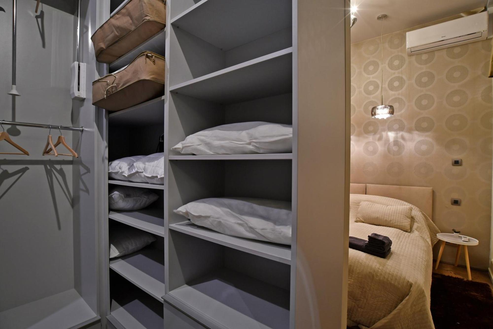 Luxuryflat Near Centre On118 Sqm, 3Br,2Bth,8Bed,Ac Lejlighed Budapest Eksteriør billede