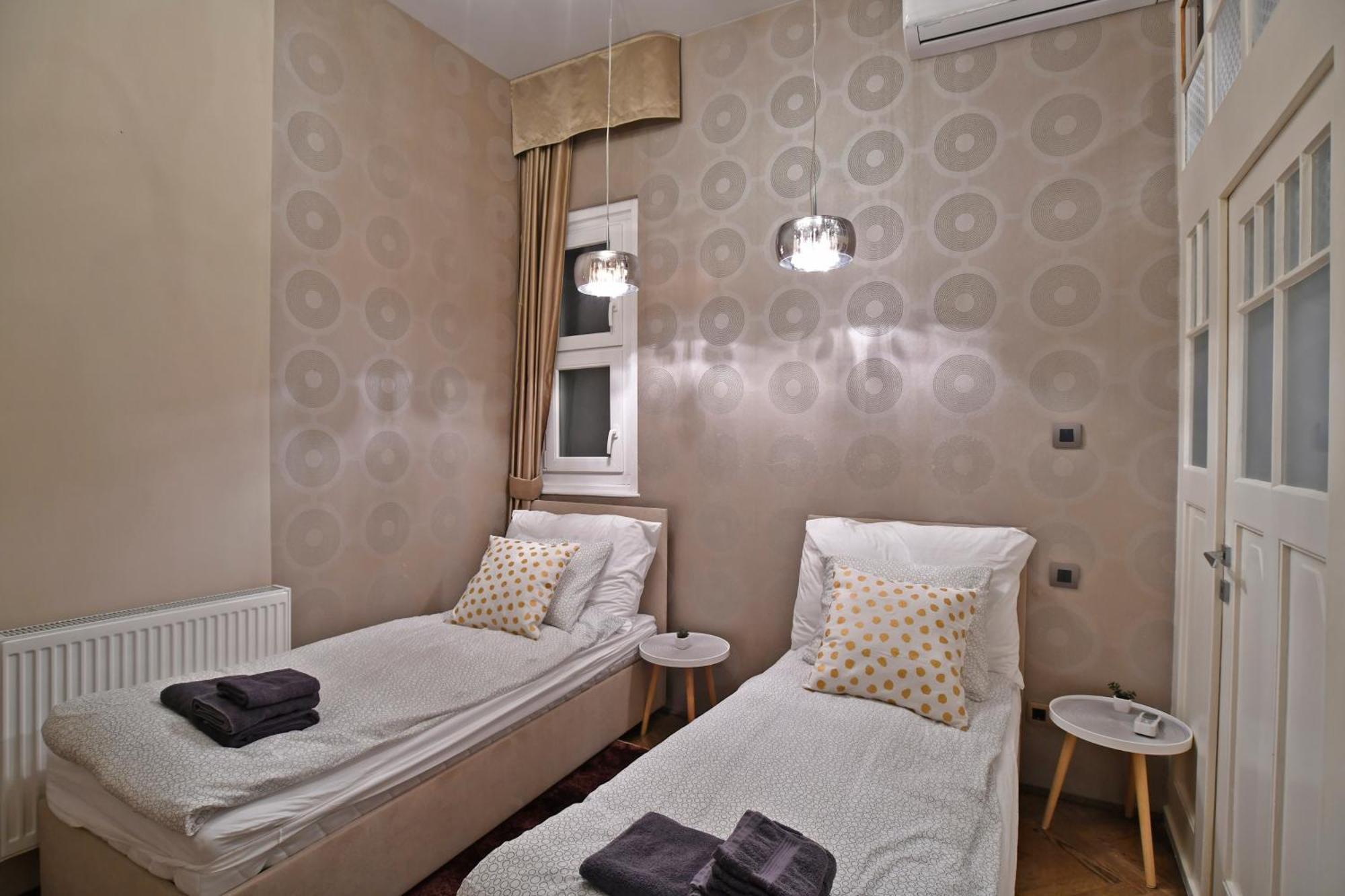 Luxuryflat Near Centre On118 Sqm, 3Br,2Bth,8Bed,Ac Lejlighed Budapest Eksteriør billede
